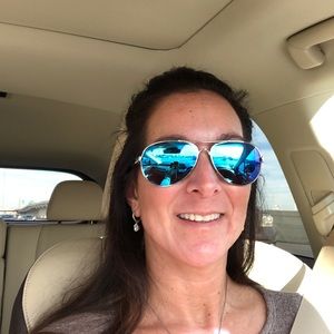 Meet your Posher, Denise